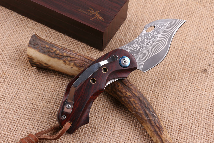 Nighthawk folding pocket knife with VG10 Damascus steel blade material UD404614